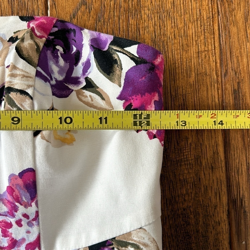 White House Black Market: White Strapless Dress w/ Floral Pattern: Size 0 - Picture 8 of 10